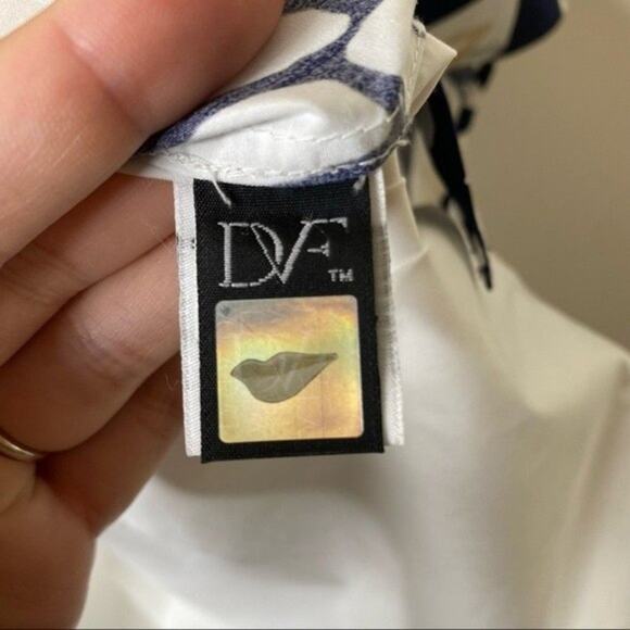Diane Von Furstenburg Button Down Pattern Geometric Logo‎ - Picture 5 of 7